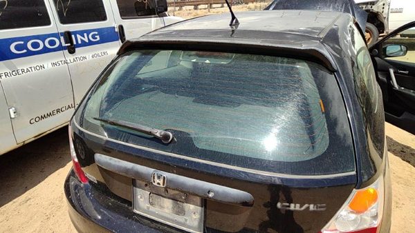 2004 Honda Civic Back Glass/window — photo 2