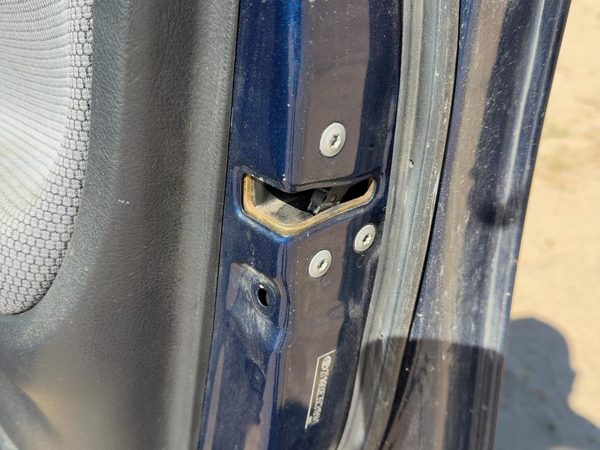 2003-2008 Toyota Matrix Xr Passenger Right Front Door Latch With Rods/Cables Oem — photo 2