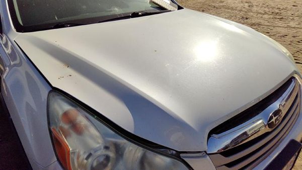 2012 Subaru Legacy Hood 7J Satin White — photo 2