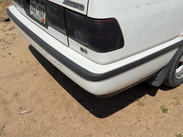 1988-1989 Honda Accord Lx Rear Bumper Cover Assembly Oem Back Sedan White — photo 3