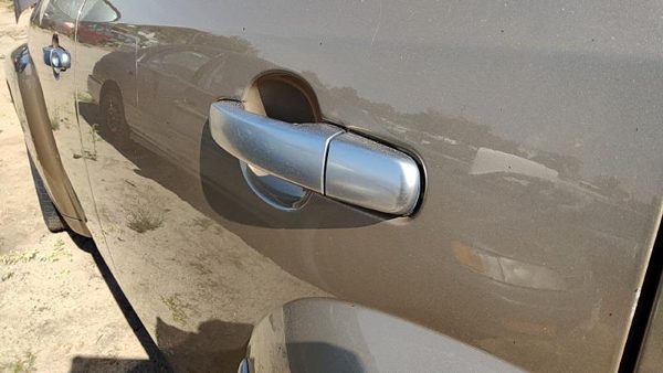 2006 Chevrolet HHR Outside Door Handle LH Chevy Gold 15U — photo 2