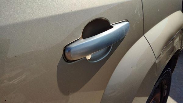 2006 Chevrolet HHR Outside Door Handle LH Chevy Gold 15U — photo 3