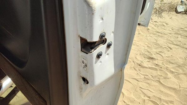 2005 Sierra 1500 Hd Passenger Right Rear Door Latch With Rods/Cables Oem Back — photo 3