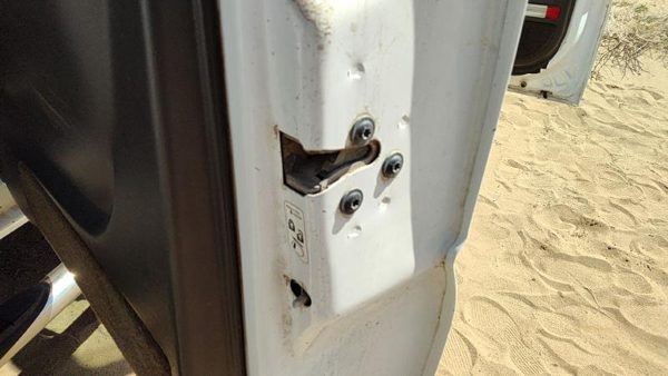 2005 Sierra 1500 Hd Passenger Right Rear Door Latch With Rods/Cables Oem Back — photo 4