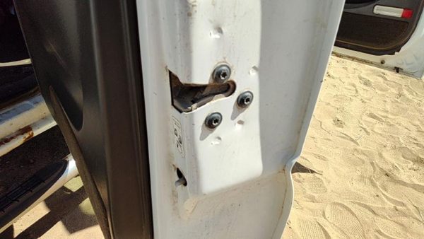 2005 Sierra 1500 Hd Passenger Right Rear Door Latch With Rods/Cables Oem Back — photo 5
