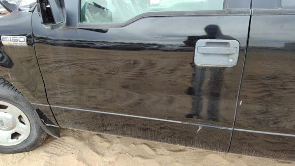 2006 Ford F-150 Front Door LH Black Ua — photo 2