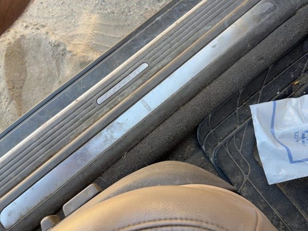2000-2006 Lincoln LS Driver Left Lower Sill Step Moulding Trim Panel Tan 4H — photo 2