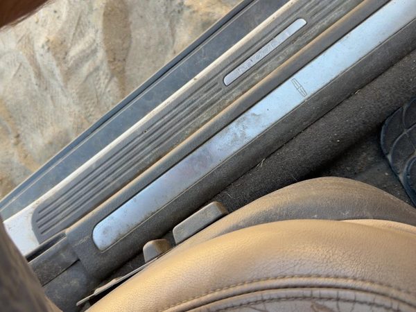 2000-2006 Lincoln LS Driver Left Lower Sill Step Moulding Trim Panel Tan 4H — photo 4