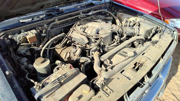 1994 Nissan Pathfinder Hood Black — photo 2