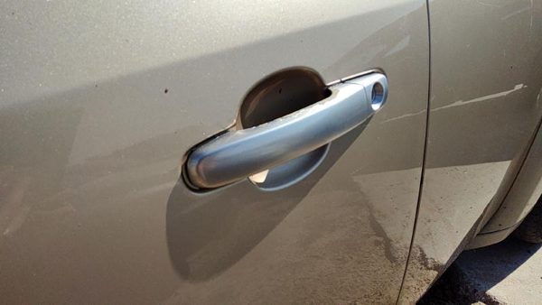 2006 Chevrolet HHR Outside Door Handle LH Chevy Gold 15U — photo 2