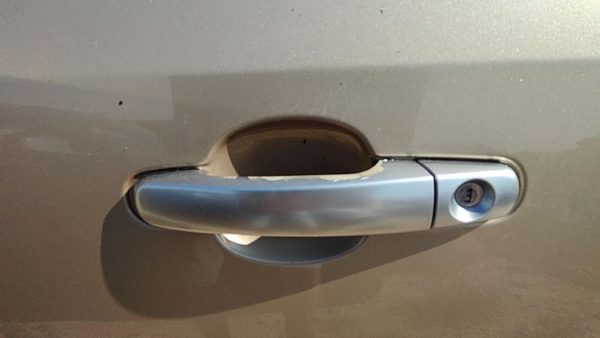 2006 Chevrolet HHR Outside Door Handle LH Chevy Gold 15U — photo 1
