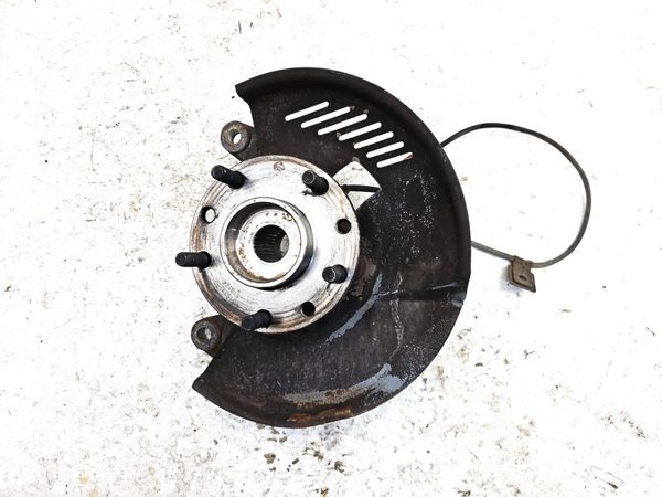 97-05 S10 Blazer Passenger Front Spindle Steering Knuckle With Wheel Hub 4X4 — photo 1