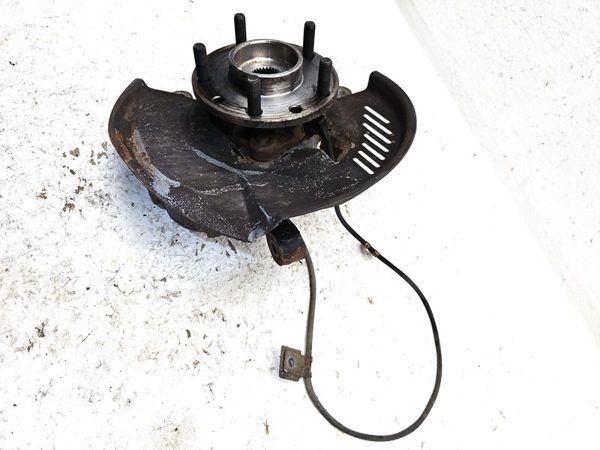 97-05 S10 Blazer Passenger Front Spindle Steering Knuckle With Wheel Hub 4X4 — photo 3