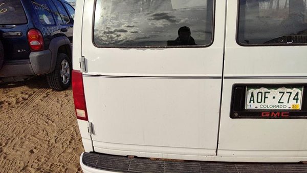 1993 GMC Safari Back Door LH White — photo 2
