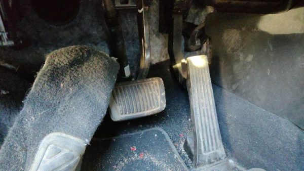 2011-2015 Kia Sorento Gas And Brake Pedal Assembly Automatic Transmission — photo 1