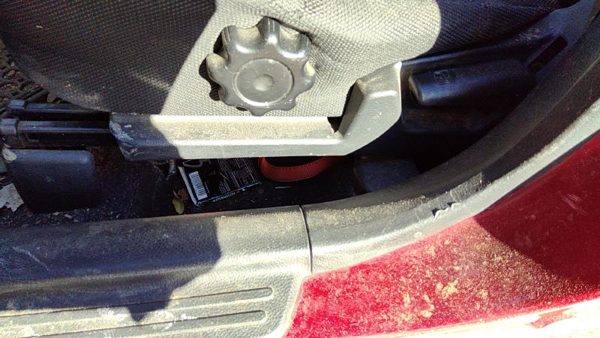 03-06 Mitsubishi Outlander Driver Left Side Seat Trim Panel Oem Black — photo 1