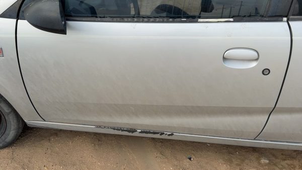 2007 Saturn Ion Front Door LH Silver 13U — photo 2