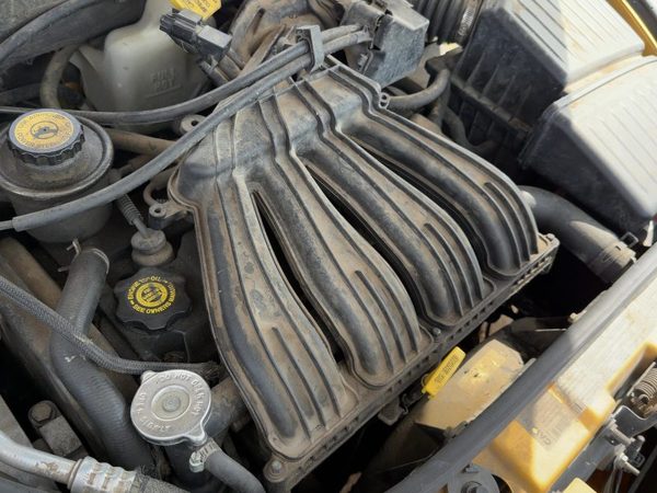 2001-2010 Chrysler Pt Cruiser Valve Cover Oem 2.4L 4777473Ab — photo 2