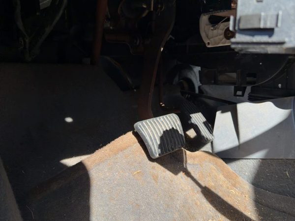 2004 Chevy Aveo Brake Pedal Assembly Oem Automatic — photo 1