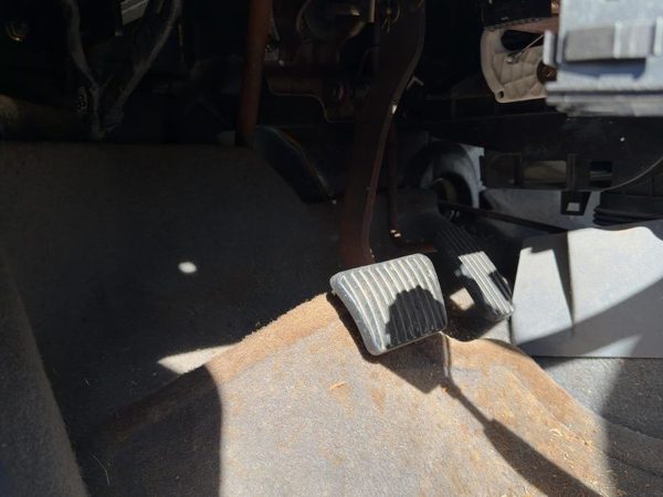 2004 Chevy Aveo Brake Pedal Assembly Oem Automatic — photo 3