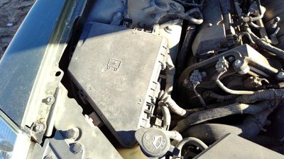 2005 Cadillac STS Engine Fuse Box 4.6L