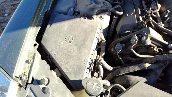 2005 Cadillac STS Engine Fuse Box 4.6L — photo 1