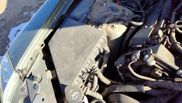 2005 Cadillac STS Engine Fuse Box 4.6L — photo 3