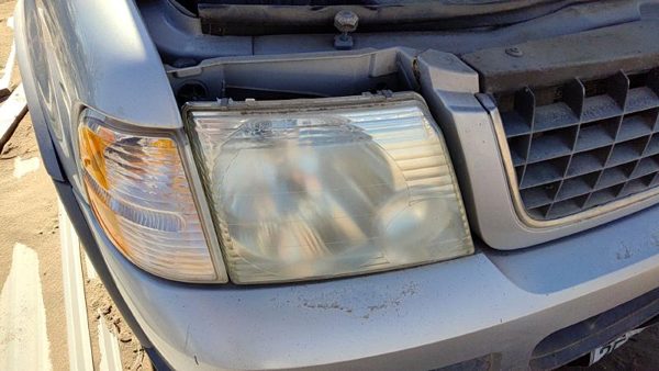 2002 Ford Explorer Headlamp Assembly RH — photo 4