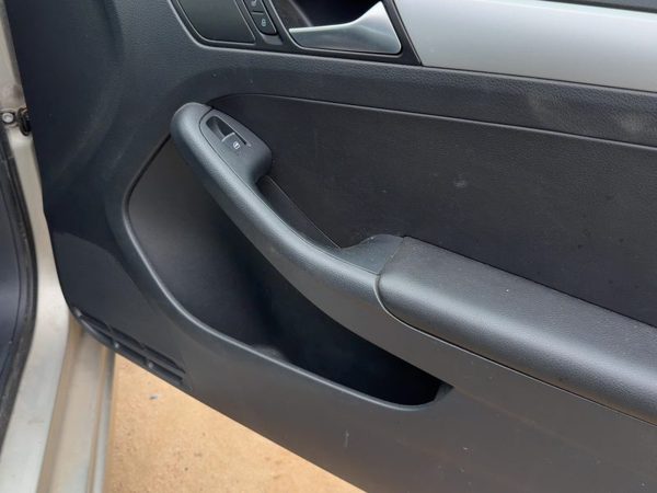 2013-2018 Vw Jetta Passenger Right Front Door Trim Panel With Switches Black — photo 3