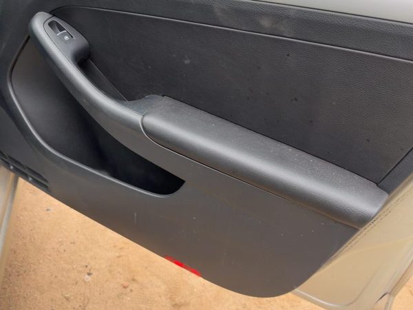 2013-2018 Vw Jetta Passenger Right Front Door Trim Panel With Switches Black — photo 6