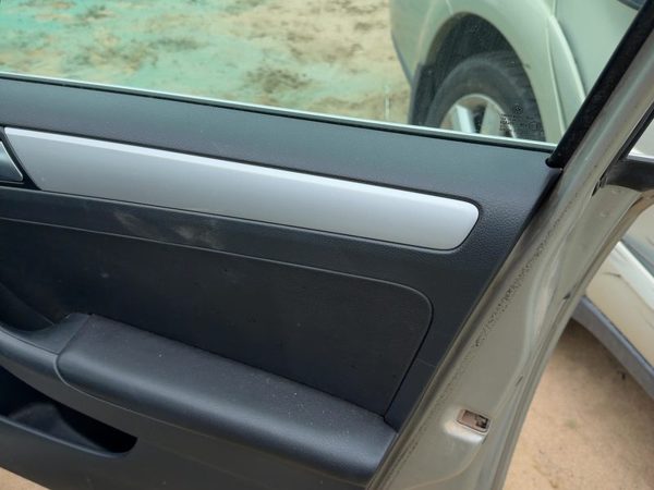 2013-2018 Vw Jetta Passenger Right Front Door Trim Panel With Switches Black — photo 8