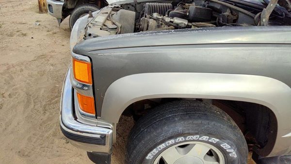 1999 Suburban 1500 Fender LH Chevy Pewter 11L — photo 2
