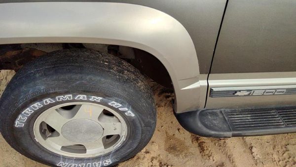 1999 Suburban 1500 Fender LH Chevy Pewter 11L — photo 5