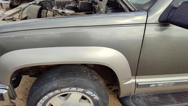 1999 Suburban 1500 Fender LH Chevy Pewter 11L — photo 4