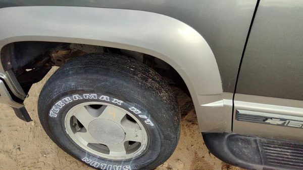 1999 Suburban 1500 Fender LH Chevy Pewter 11L — photo 6