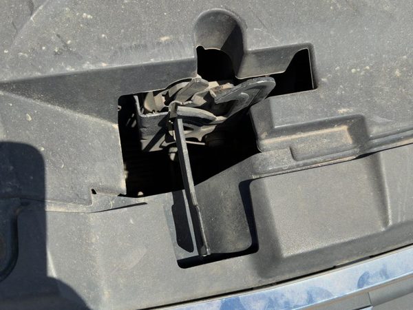 2007-2011 Chevy Impala Hood Latch Assembly With Bracket Oem 22740868 — photo 3