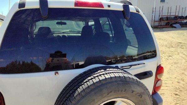 2005 Jeep Liberty Back Glass/window — photo 5