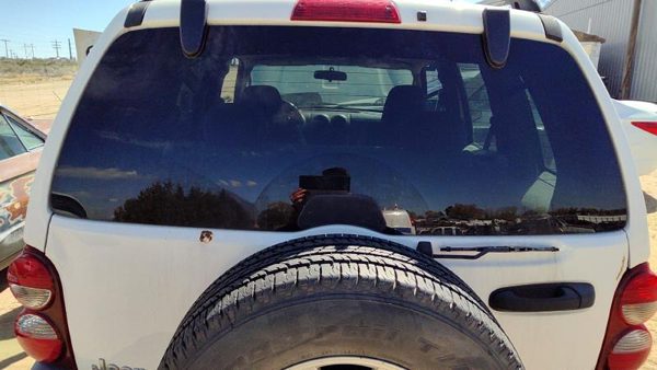 2005 Jeep Liberty Back Glass/window — photo 4