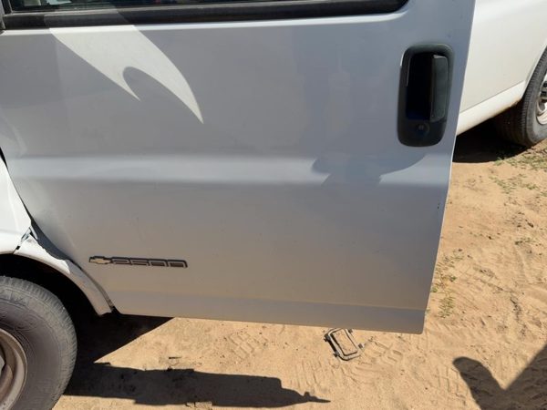 2000 Chevy Express 2500 Front Door LH White 50U — photo 3