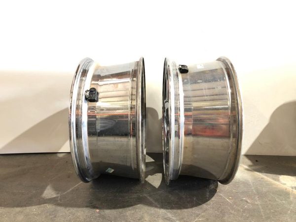 2008 GMC Yukon Wheel 20x8-1/2 5 Spoke Covered Lug Nuts Polished Aluminum Set Of — photo 3