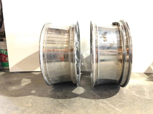 2008 GMC Yukon Wheel 20x8-1/2 5 Spoke Covered Lug Nuts Polished Aluminum Set Of — photo 5