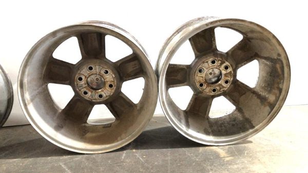 2008 GMC Yukon Wheel 20x8-1/2 5 Spoke Covered Lug Nuts Polished Aluminum Set Of — photo 8