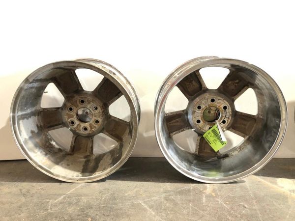 2008 GMC Yukon Wheel 20x8-1/2 5 Spoke Covered Lug Nuts Polished Aluminum Set Of — photo 4