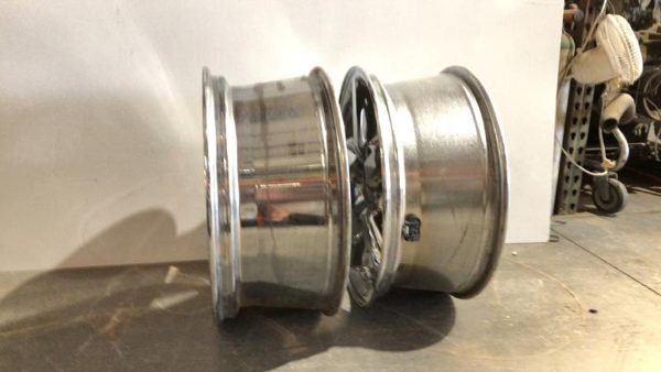 2008 GMC Yukon Wheel 20x8-1/2 5 Spoke Covered Lug Nuts Polished Aluminum Set Of — photo 7