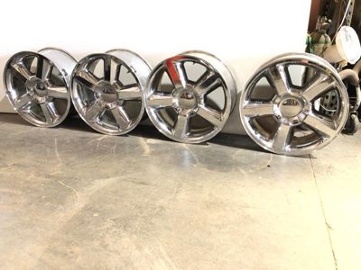 2008 GMC Yukon Wheel 20x8-1/2 5 Spoke Covered Lug Nuts Polished Aluminum Set Of