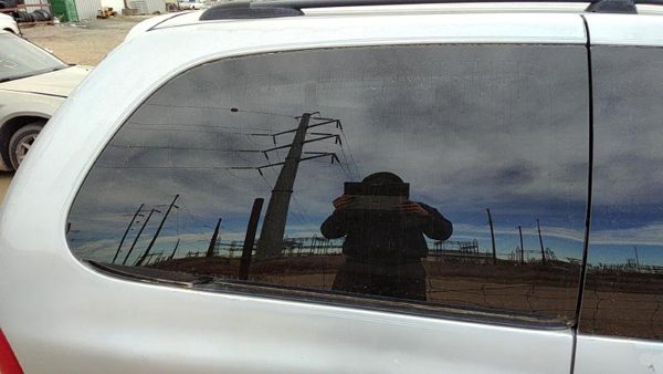 96-00 Town & Country Passenger Right Rear Quarter Glass Back Side Window — photo 1
