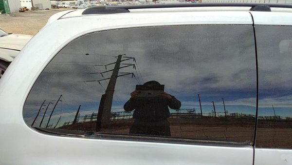 96-00 Town & Country Passenger Right Rear Quarter Glass Back Side Window — photo 2