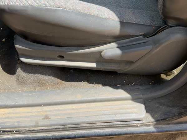 1998-2004 Isuzu Rodeo Driver Left Side Seat Trim Panel Oem — photo 1