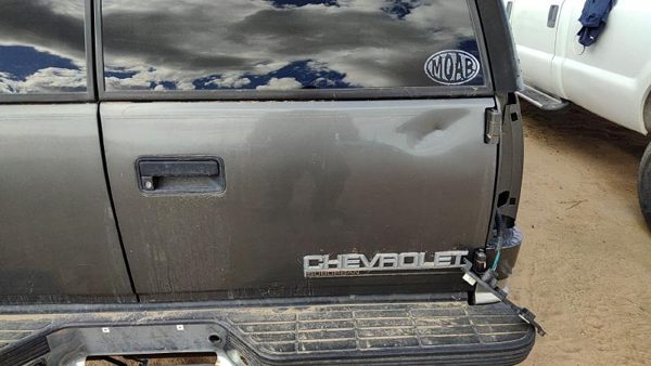 1999 Suburban 1500 Back Door RH Pewter 11L — photo 2