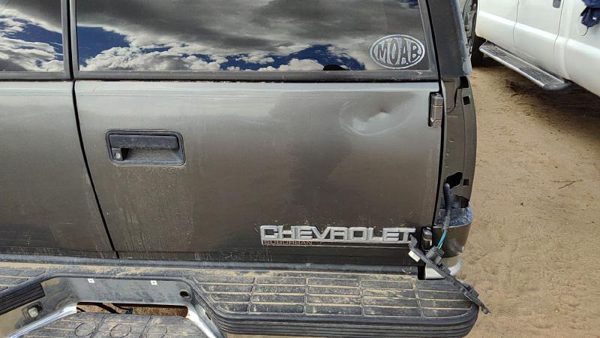 1999 Suburban 1500 Back Door RH Pewter 11L — photo 3